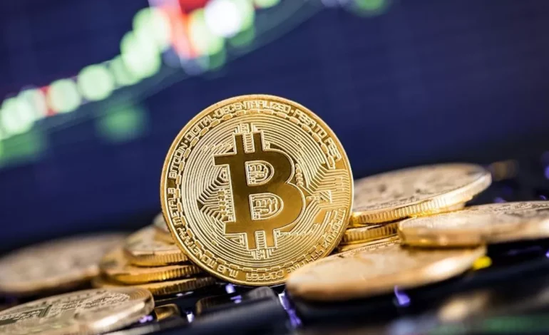 SOL, XRP Jump 5_ as Bitcoin Struggles to Clear $84K